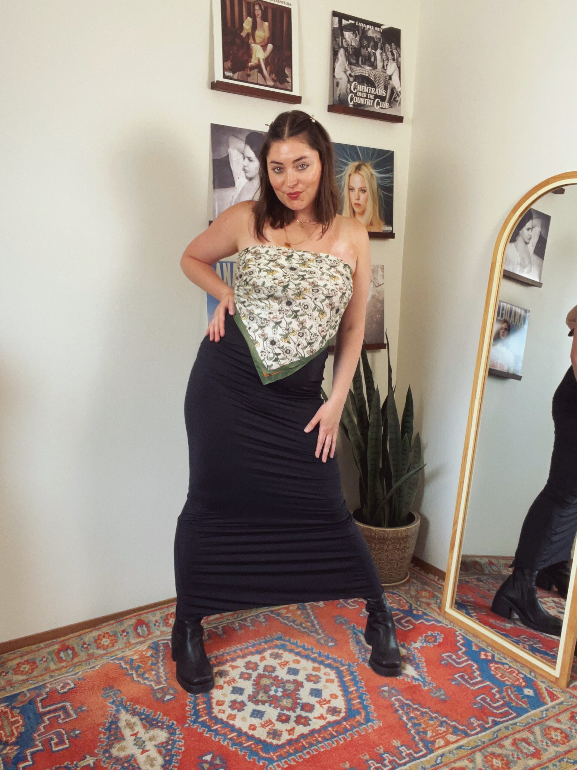 From Basic to Unique: A Satin Scarf as a Top Changes Everything