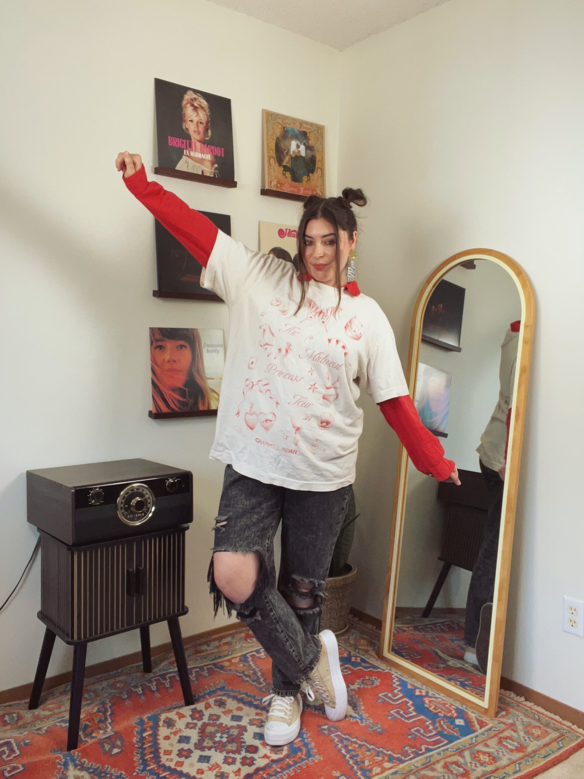 It’s a 90s Revival in Graphic Tees & Space Buns