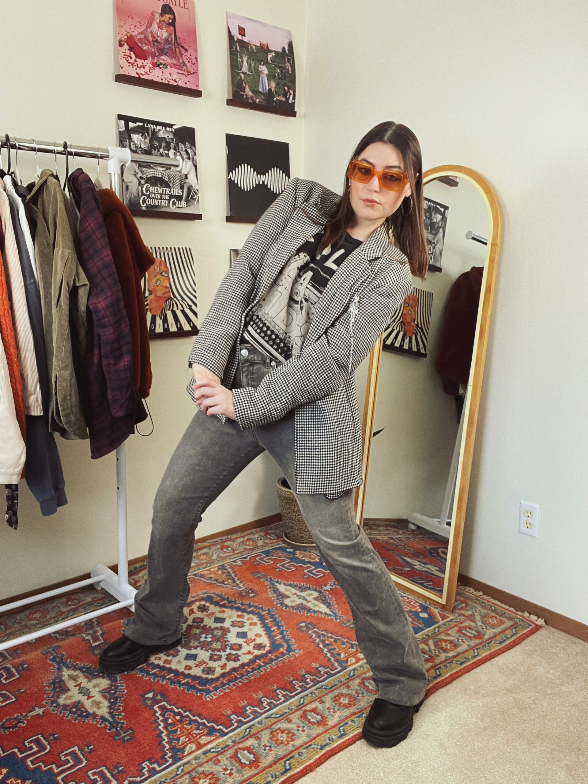 A Classic 90’s Grunge Look That Forgot to Age